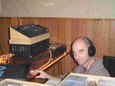 DJ